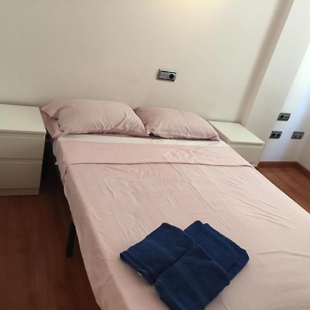 Chung cư 100 m² 3 phòng ngủ, 2 phòng tắm riêng ở Parque de l'Aiguera Benidorm Ngoại thất bức ảnh